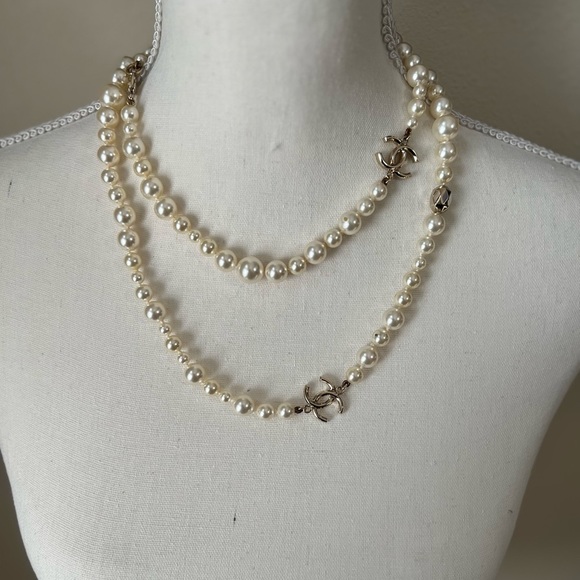 CHANEL Faux Pearl CC Long Necklace - Picture 6 of 7